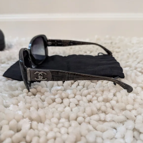 Authentic Chanel Tweed Effect Quilted CC Turnlock Sunglasses Dark Grey - Picture 4 of 12